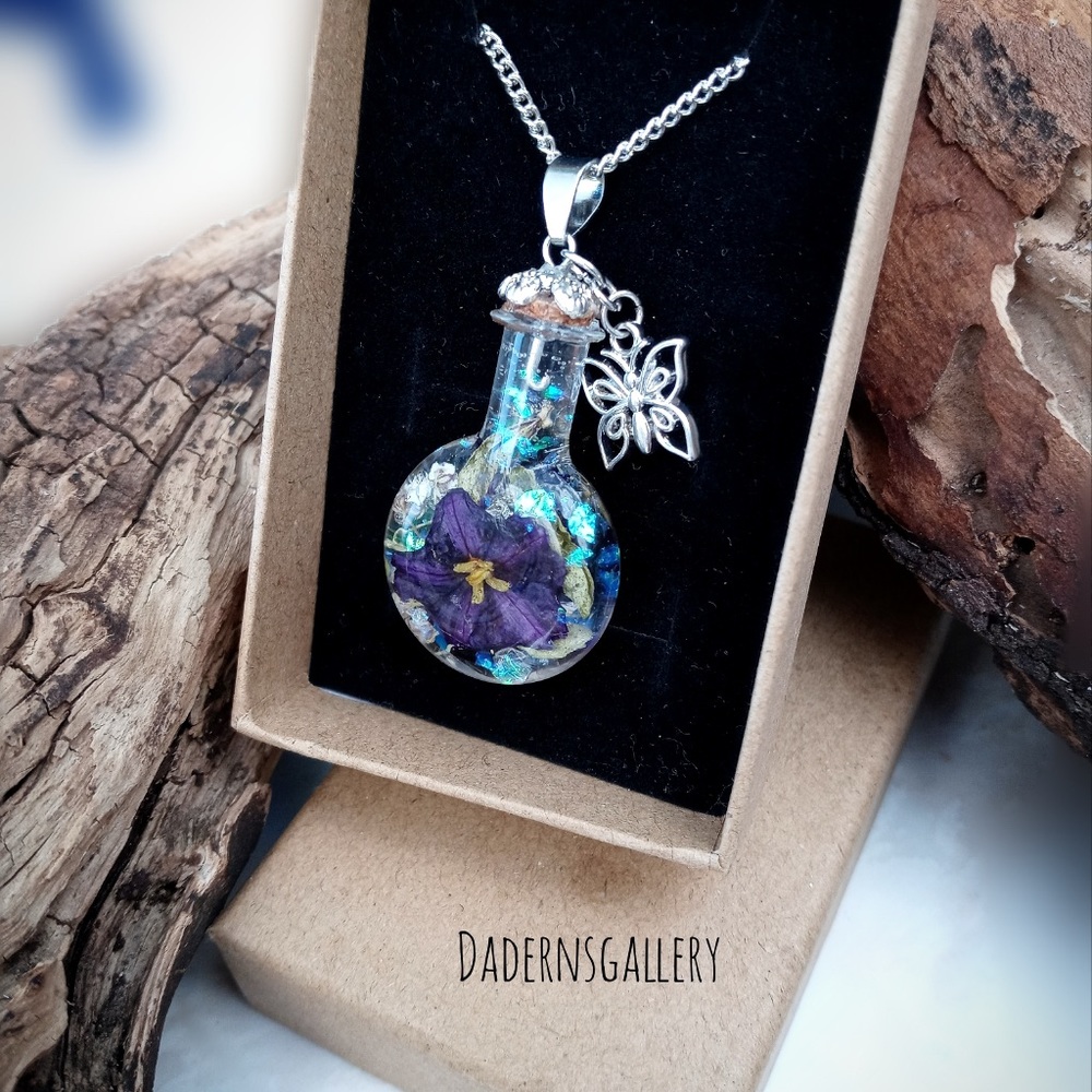 Not for sale‼️Handmade terrarium necklace dried flower capsuled in a bottle - Picture 2 of 11